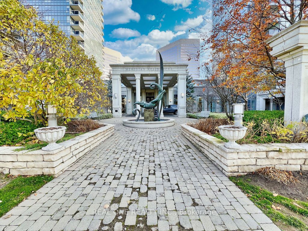 SOLD – 15 Greenview ave 2512,&nbsp;Toronto